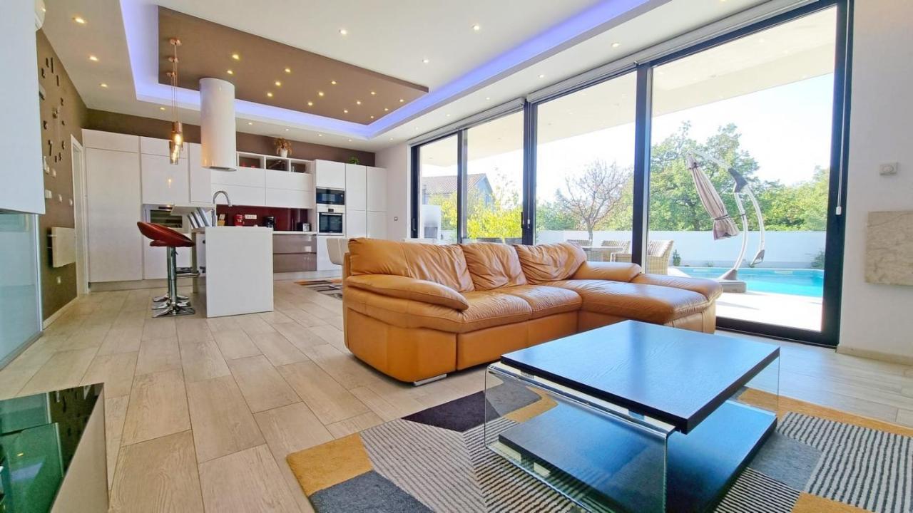 Vila Martina - Bellevue Шмирка Екстер'єр фото